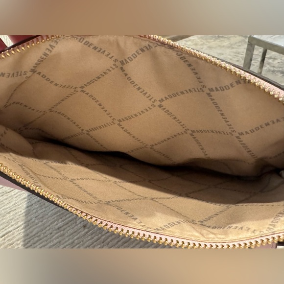 💗👛{Steve Madden} Beautiful Pink Logo Large Wristlet | Clutch Wallet! - Picture 12 of 13